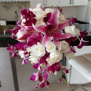 Ramo de novia con orquideas, rosas y stargazers